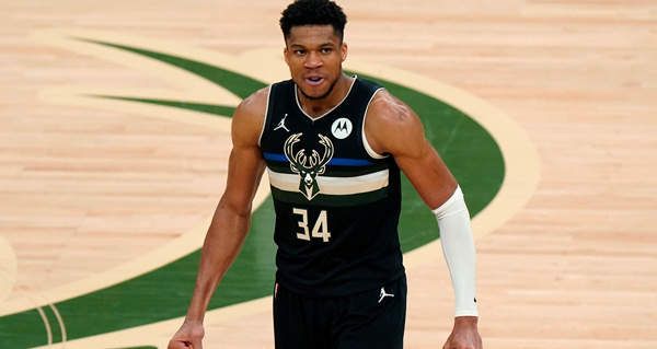 欧冠半场：蒂尔破门，阿尔瓦雷斯扳平，埃因霍温1-1马竞